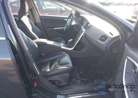 2013 Volvo S60 T5/T5 Platinum/T5 Premier/T5 Premier Plus z USA, uszkodzony, nr VIN YV1612FH5D2188633